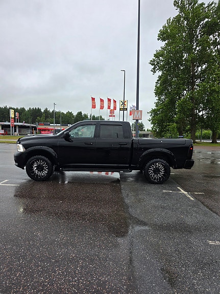 Dodge RAM 1500 10 of 23