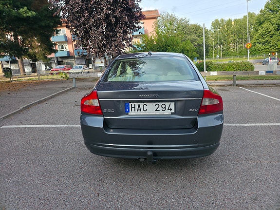Volvo S80 4 of 5