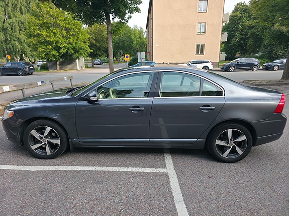 Volvo S80 2 of 5