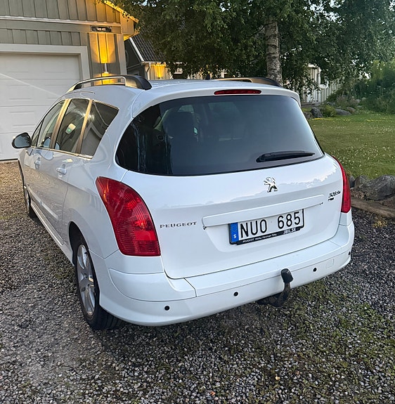 Peugeot 308 SW 4 of 5