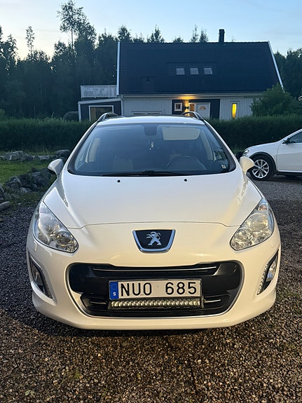 Peugeot 308 SW 7 of 16