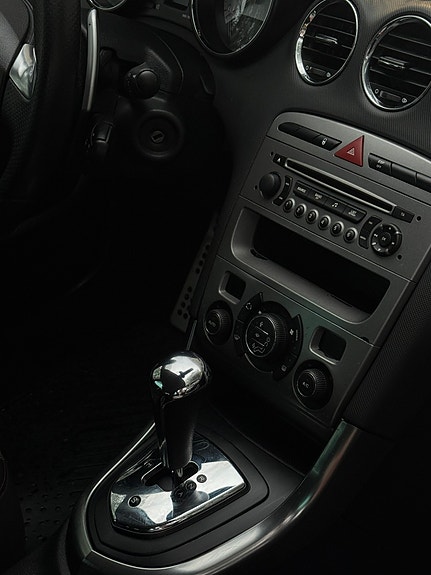Peugeot 308 SW 13 of 16