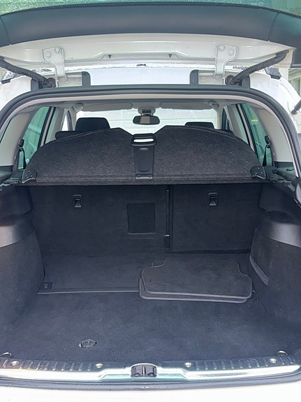 Peugeot 308 SW 15 of 16