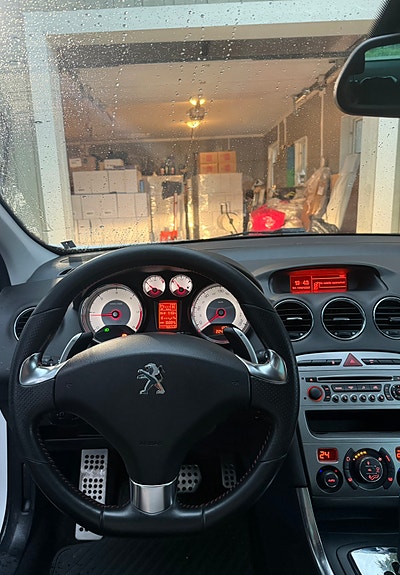 Peugeot 308 SW 11 of 16