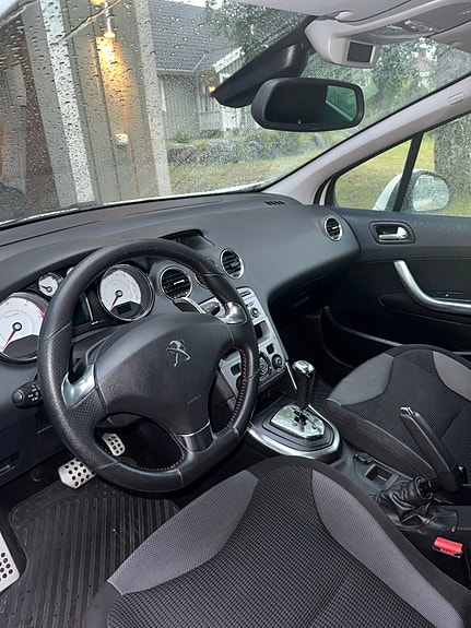 Peugeot 308 SW 9 of 16