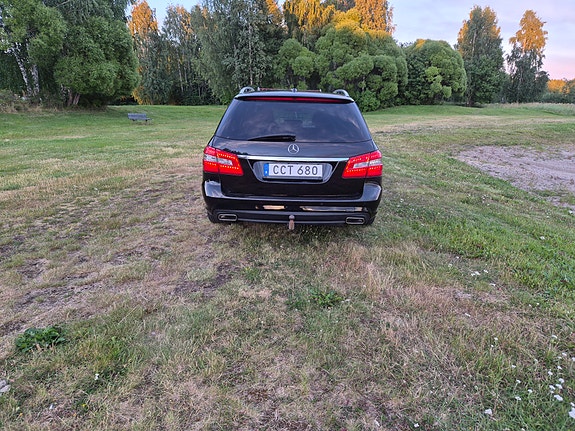 Mercedes-Benz E350 3 of 7