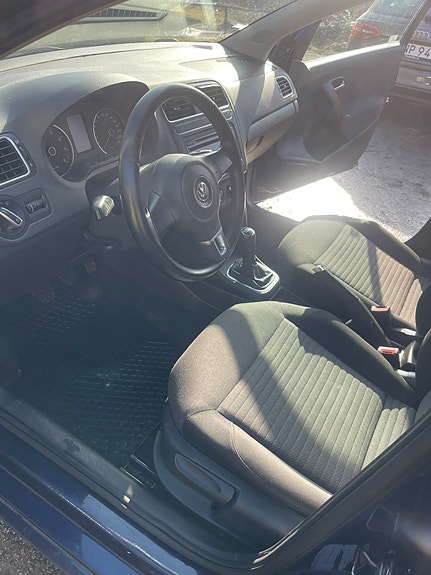 Volkswagen Polo 2 of 8