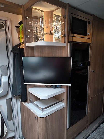 Knaus Knaus Scandinavian Selection 590 UE 2021 med extra allt. AC, Gasolugn, 240cm säng mm 7 of 11