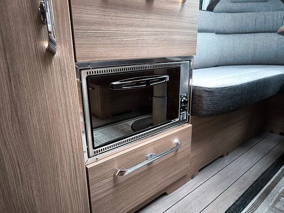 Knaus Knaus Scandinavian Selection 590 UE 2021 med extra allt. AC, Gasolugn, 240cm säng mm 6 of 11