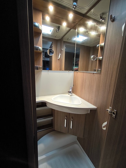 Knaus Knaus Scandinavian Selection 590 UE 2021 med extra allt. AC, Gasolugn, 240cm säng mm 9 of 11