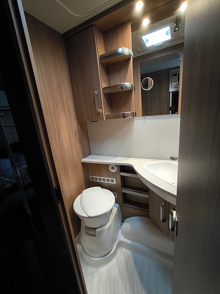 Knaus Knaus Scandinavian Selection 590 UE 2021 med extra allt. AC, Gasolugn, 240cm säng mm 10 of 11