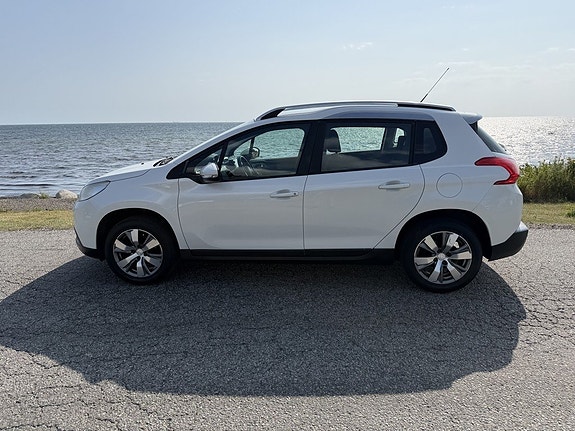 Peugeot 2008 2 of 5