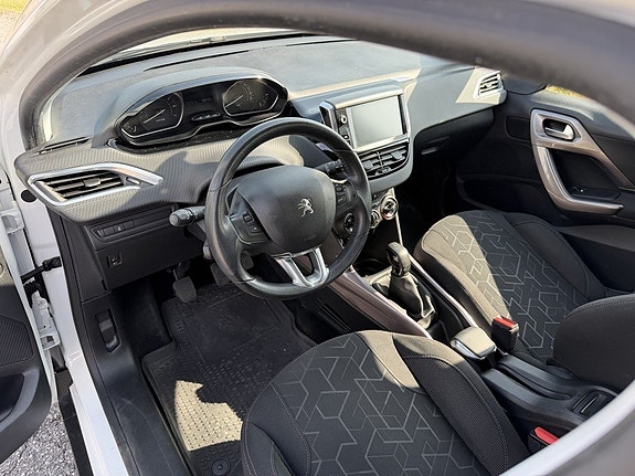 Peugeot 2008 7 of 13