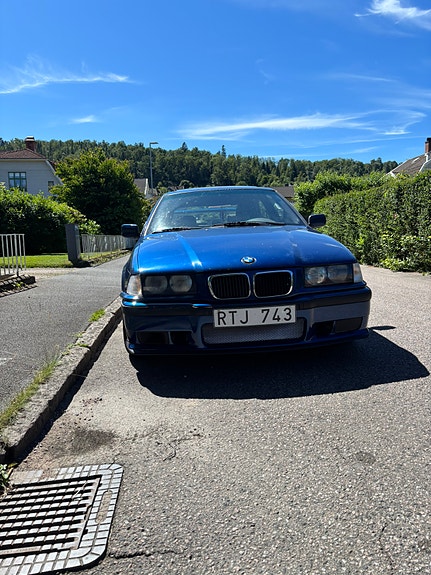 BMW 323Ti 2 of 5