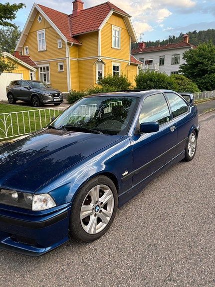 BMW 323Ti 4 of 5