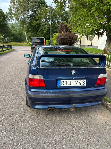 BMW 323Ti 6 of 8