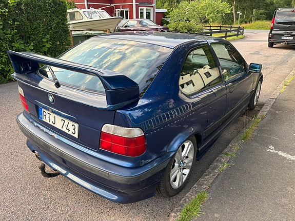 BMW 323Ti 7 of 8