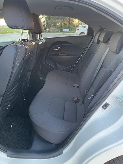Kia Rio 8 of 9