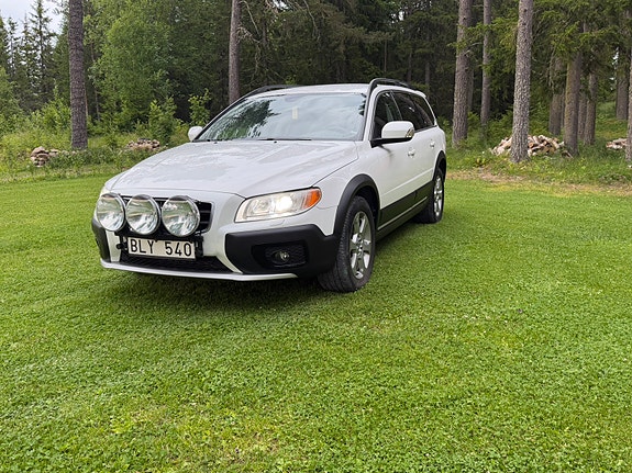 Volvo XC70 2 of 5