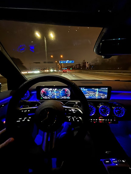 Mercedes-Benz A250 e 4 of 5