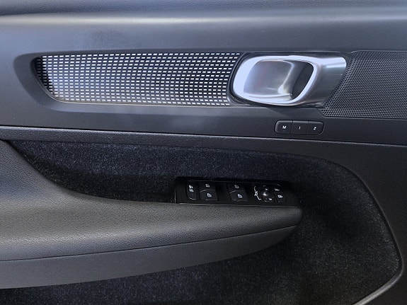Volvo XC40 7 of 18