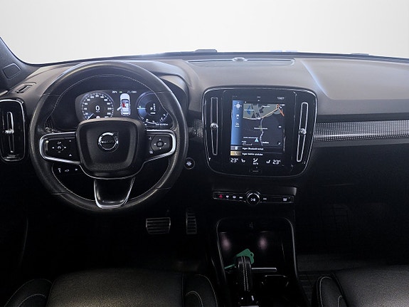Volvo XC40 8 of 18