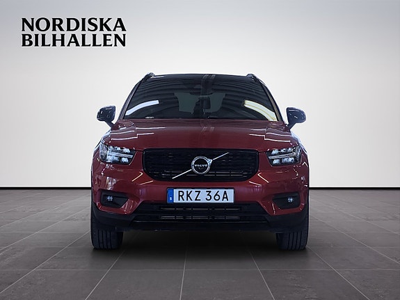 Volvo XC40 2 of 18