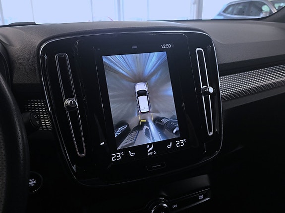 Volvo XC40 12 of 18
