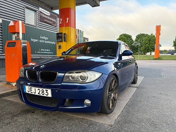 BMW 120d 2 of 5