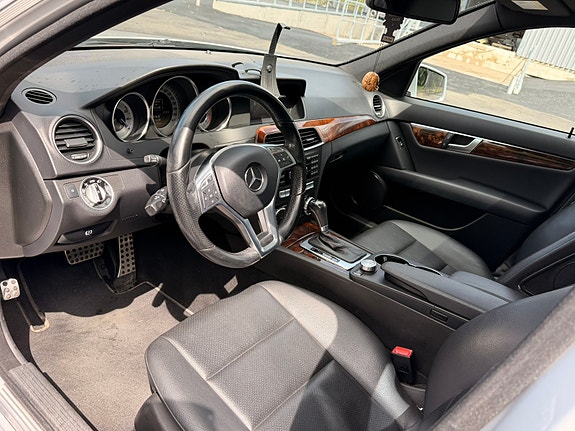 Mercedes-Benz C250 7 of 13