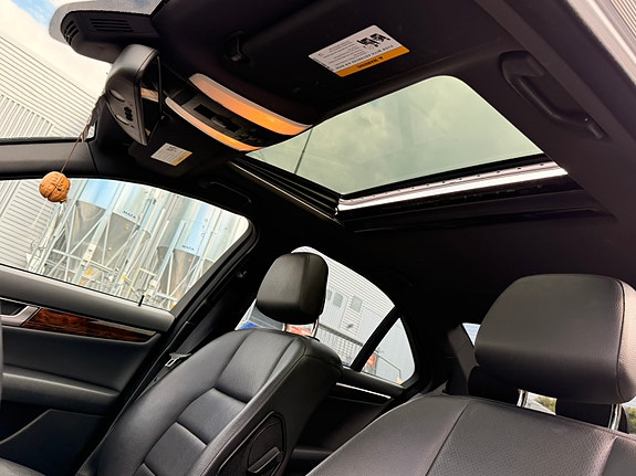 Mercedes-Benz C250 6 of 13