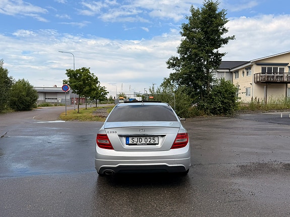 Mercedes-Benz C250 3 of 13