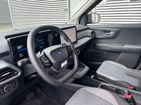 Ford E-Transit Courier 4 of 5