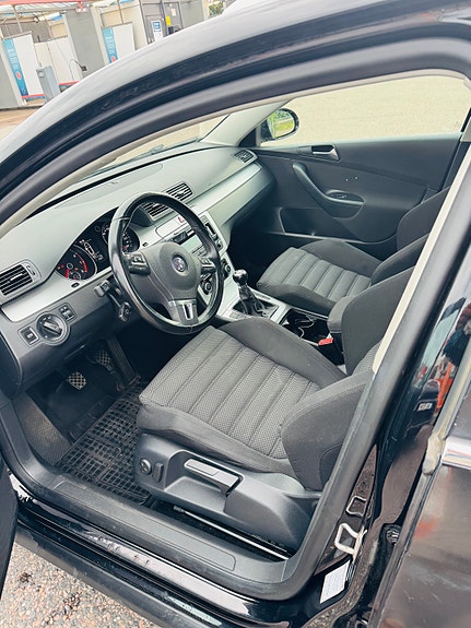 Volkswagen Passat 6 of 13