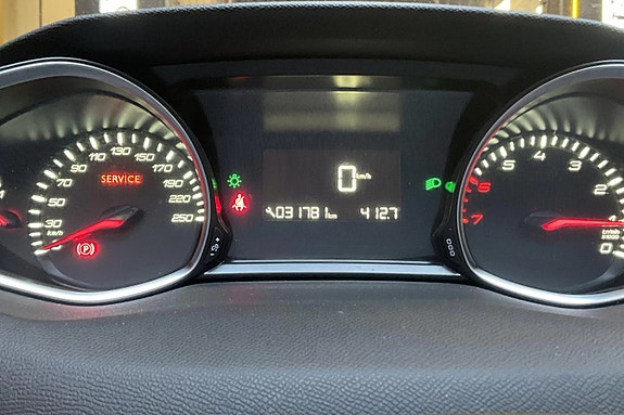 Peugeot 308 4 of 5