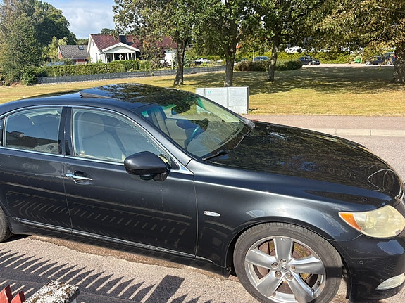 Lexus LS460 4 of 12