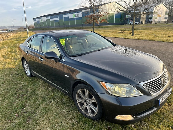 Lexus LS460 3 of 12