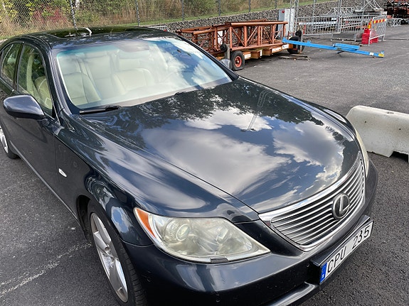 Lexus LS460 5 of 5