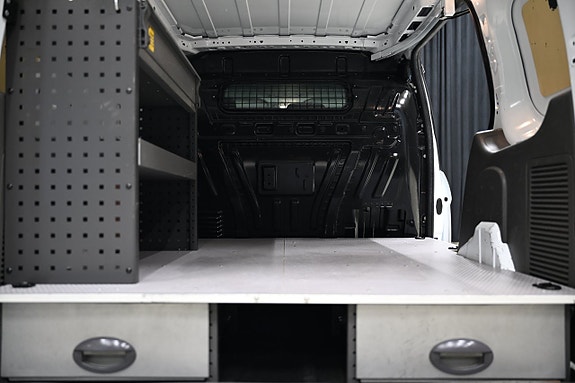 Ford Transit Connect 6 of 21