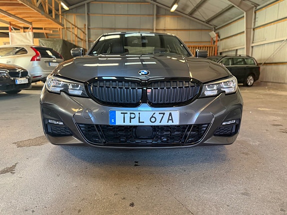 BMW 330e 4 of 5