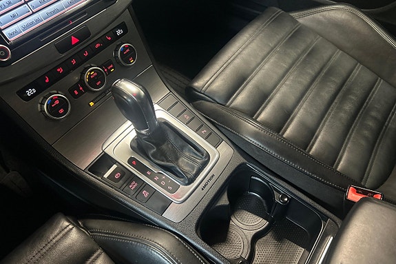 Volkswagen Passat 21 of 23