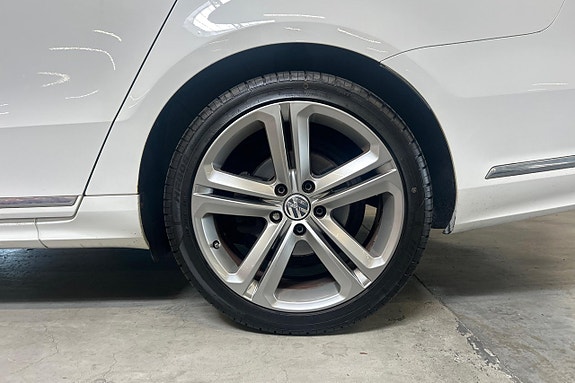 Volkswagen Passat 11 of 23