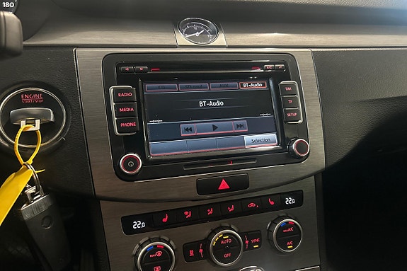 Volkswagen Passat 19 of 23
