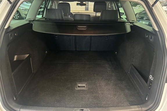 Volkswagen Passat 10 of 23
