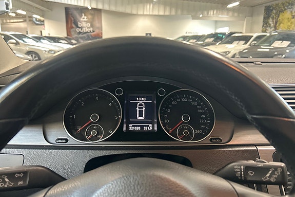 Volkswagen Passat 17 of 23