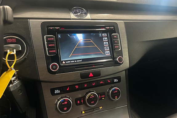 Volkswagen Passat 18 of 23