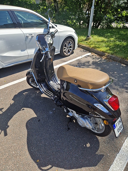 Vespa Primavera 3 of 5