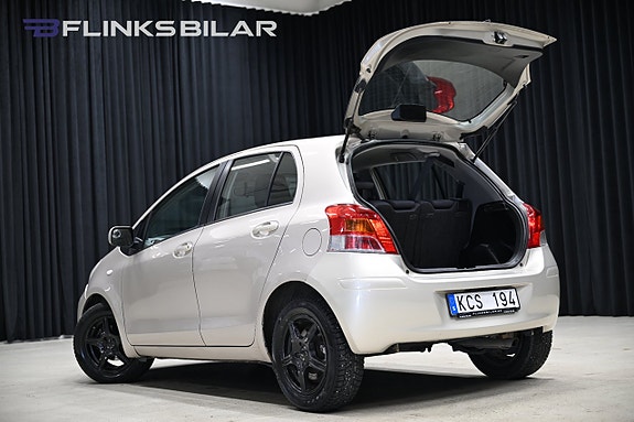 Toyota Yaris 9 of 24