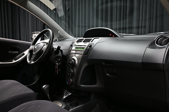 Toyota Yaris 20 of 24