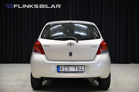 Toyota Yaris 6 of 24
